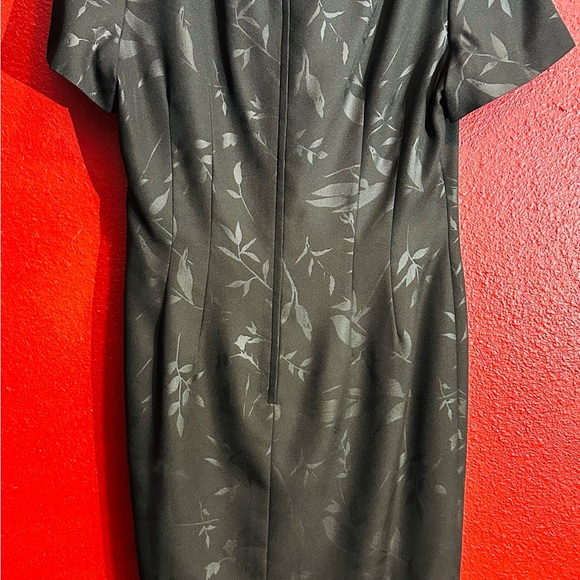 Maggy London Black Floral Sheath Dress, Size 12 - Picture 3 of 11